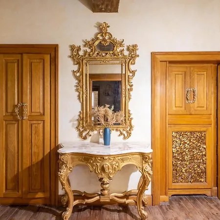 Apartment Iflat Golden Gem In Trevi *